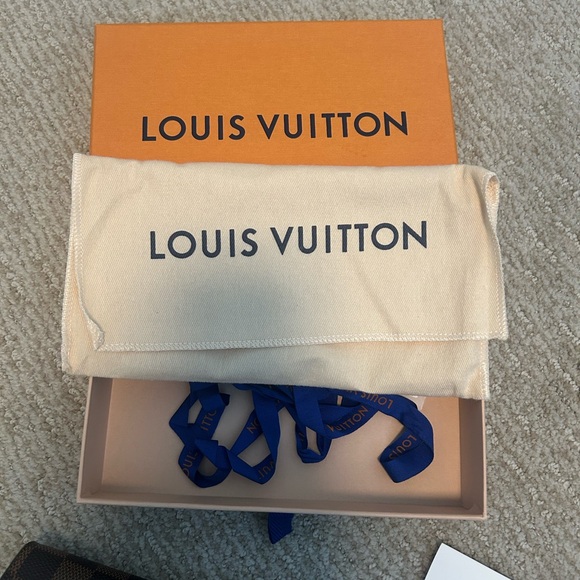 Louis Vuitton Brown Damier Sarah Wallet - Picture 6 of 9